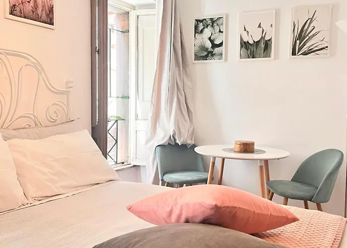 Glory House Navona Square